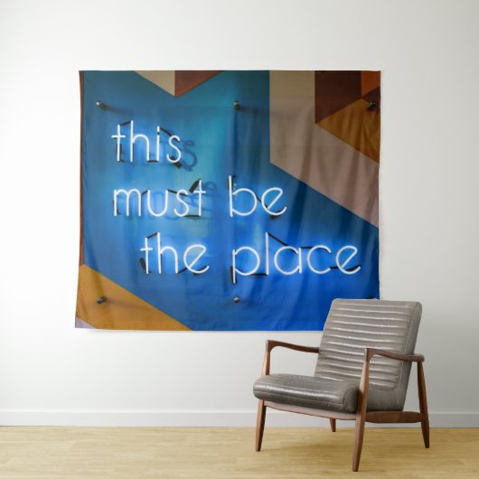 Hier muss NEON Sign Funny sein Wandteppich (Beispiel (Horizontal))