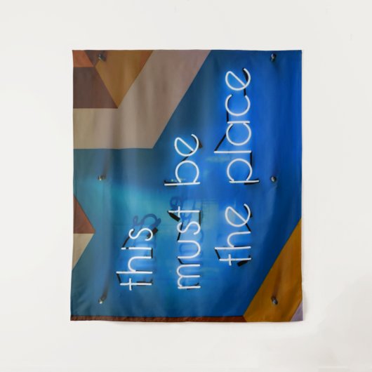 Hier muss NEON Sign Funny sein Wandteppich (Vorderseite)