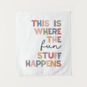Hier passiert der Spaß Wandteppich (Vorderseite)