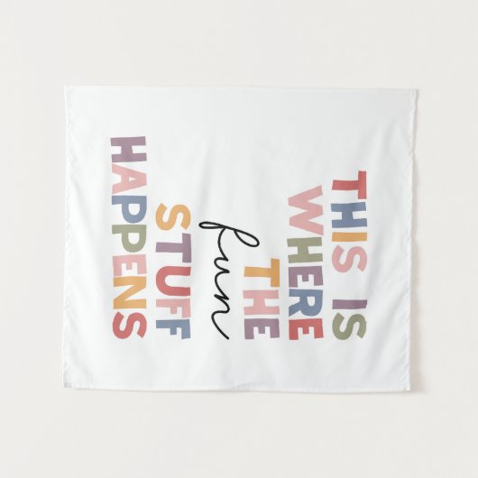 Hier passiert der Spaß Wandteppich (Vorderseite (Horizontal))