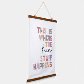 Hier passiert der Spaß Wandteppich Mit Holzrahmen (Gewinkelt)