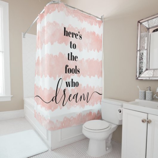 Hier sind die Narren, die erträumen Rosa Aquarell Duschvorhang (Beispiel)