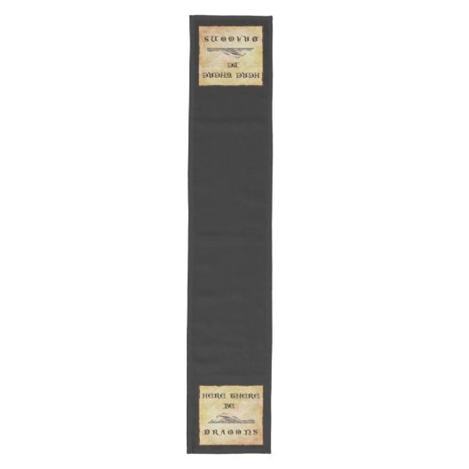 Hier sind Drachen Mittelgroßer Tischläufer (Vorderseite)