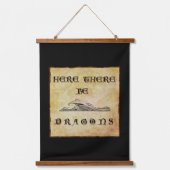 Hier sind Drachen Wandteppich Mit Holzrahmen (Vorderseite)
