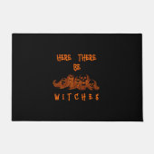 Hier sind Hexen Fußmatte (Vorderseite)