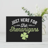 Hier zum Shenanigans St Patrick's Day Einladung (Stehend Vorderseite)