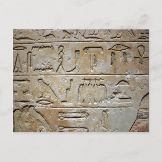 Hieroglyphen auf einer Steinmauer Postkarte