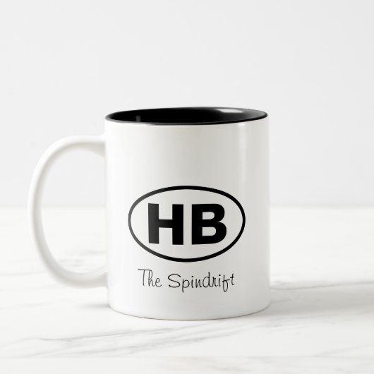 Higgins Beach Two Letter Oval Hütte Zweifarbige Tasse (Links)