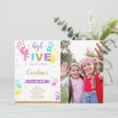 High Five Birthday Photo Invitation Einladung (Stehend Vorderseite)