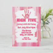 High Five, Pink Painted 5th Birthday Einladung (Stehend Vorderseite)