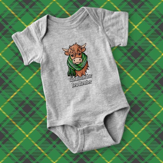 Highland Cow mit MacArthur Tartan Scarf Baby Strampler