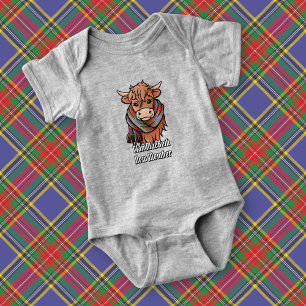 Highland Cow mit MacBeth Tartan Scarf Baby Strampler