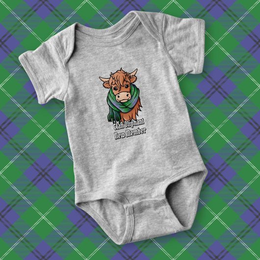 Highland Cow mit Oliphant Tartan Scarf Baby Strampler