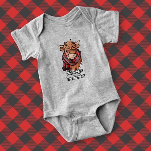 Highland Cow mit Rob Roy MacGregor Tartan Scarf Baby Strampler