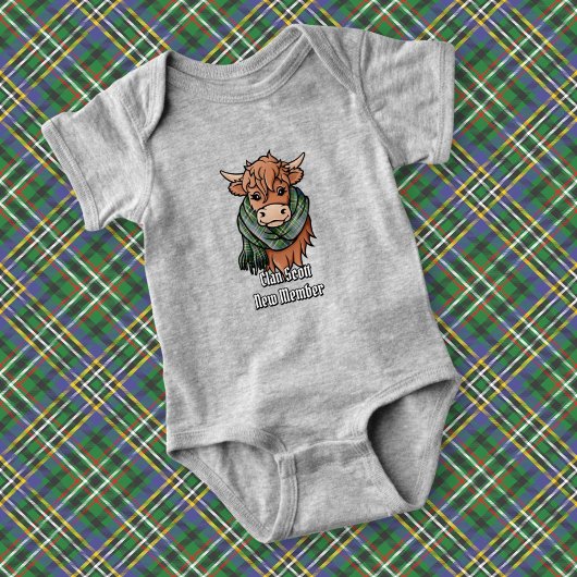 Highland Cow mit Scott Green Tartan Scarf Baby Strampler