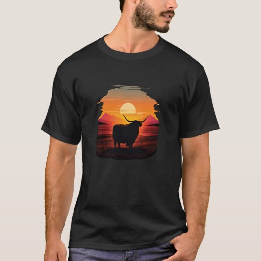 Highland Cow Scottish Cattle Sunset T-Shirt (Vorderseite)