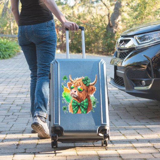 Highland Cow St Patrick�s Png, Lucky Cow Aufkleber (Koffer Insitu)