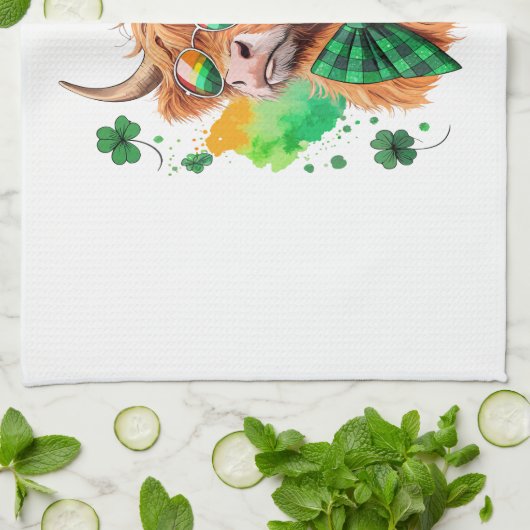 Highland Cow St Patrick�s Png, Lucky Cow Geschirrtuch (Gefaltet)