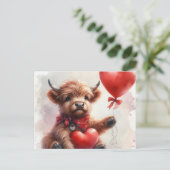 Highland Cow Valentine Heart Balloon Postkarte (Stehend Vorderseite)