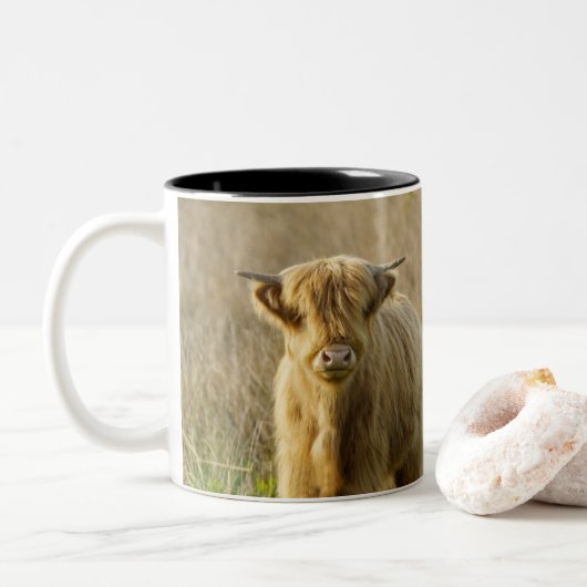 Highland Cow Zweifarbige Tasse (Mit Donut)