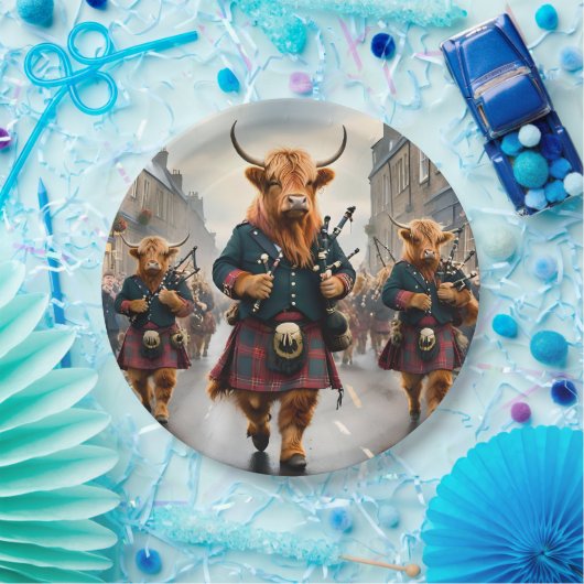 Highland Harmony: Bagpipe Highland Cow Band Pappteller (Party)