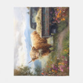 Highland-Kuh frisst Heu Fleecedecke (Vorderseite)