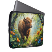 Highland-Rind im Wald mit Wildblumen Laptopschutzhülle (Vorne Rechts)