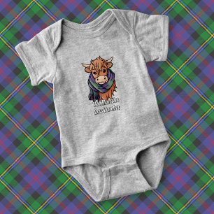 Highland-Rind mit Malcolm-Tartan-Schal Baby Strampler