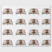 Highland Scottish Cow auf Sofa Wrapping Paper Geschenkpapier (Flach)