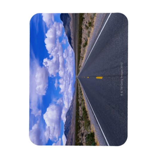 Highway Through Death Valley, Kalifornien Magnet (Vertikal)