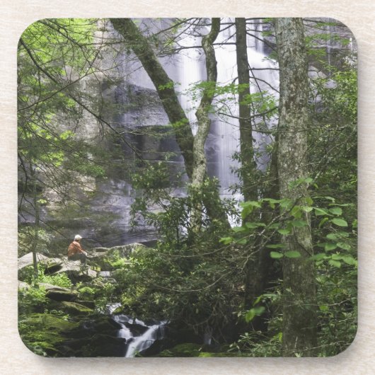 Hiker bewundert die Falls Branch Falls Getränkeuntersetzer (Vorderseite)