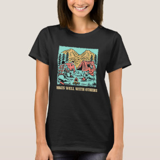 Hikes gut mit anderen Wanderfreunden wandern Buddy T-Shirt
