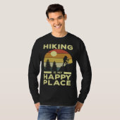 Hiking is My Happy Place Retro Sunset Mountain Cli T-Shirt (Vorne ganz)