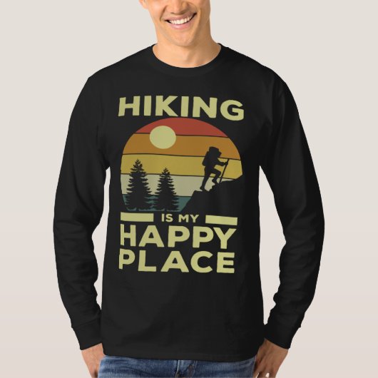 Hiking is My Happy Place Retro Sunset Mountain Cli T-Shirt (Vorderseite)