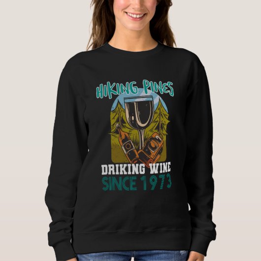 Hiking pines drinking wine since 1973 sweatshirt (Vorderseite)