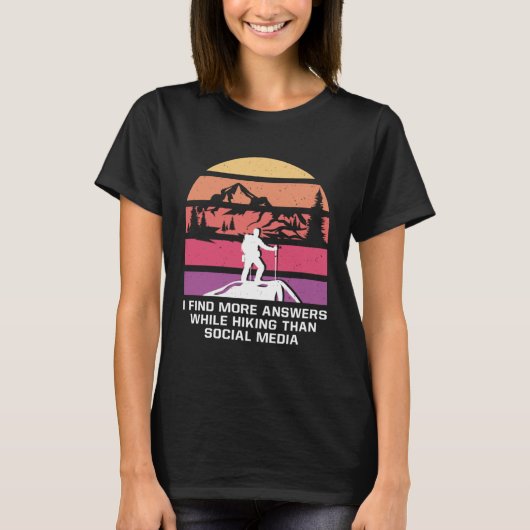 Hiking than Social Media Introvert Hiker Antisocia T-Shirt (Vorderseite)