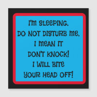 HILFREICHES MAGNET ERKENNT DIE VORDERTÜR-SCHLAFEN