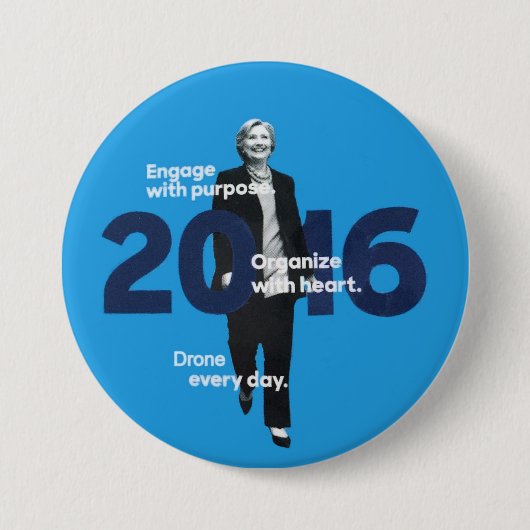 Hillary (Drohne jeder Tag) Button (Vorderseite)