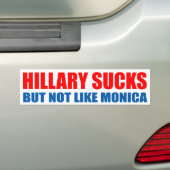 "HILLARY IST ZUM KOTZEN, ABER NICHT WIE MONICA " AUTOAUFKLEBER (Auf Auto)
