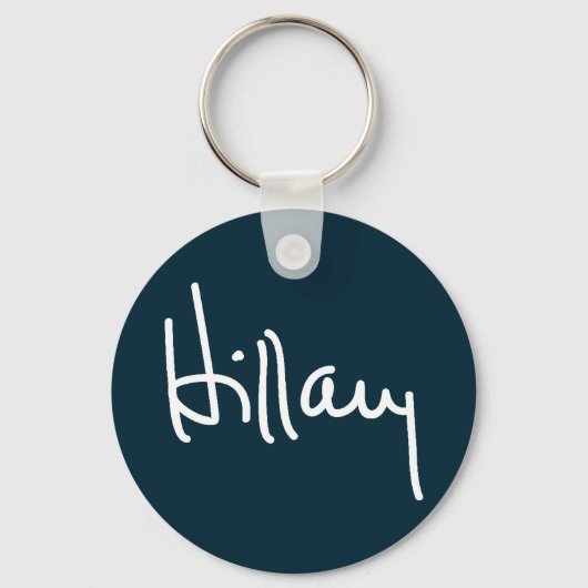 Hillary Signature Button Schlüsselanhänger (Vorderseite)