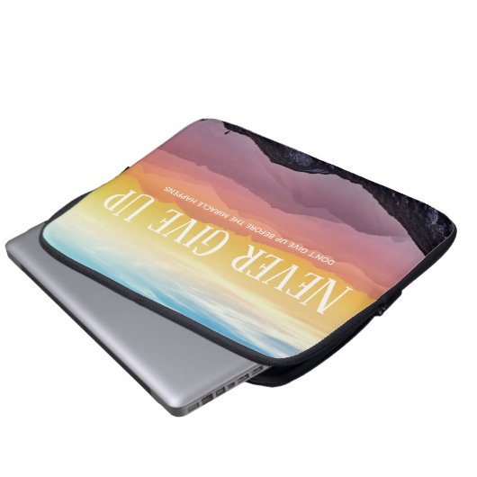 Hills Landschaft Regenbogenfarben Motivation Zitat Laptopschutzhülle (Vorne Knopf)