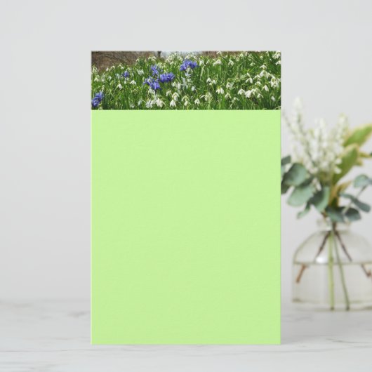 Hillside of Early Spring Flowers Landschaft Briefpapier (Stehend Vorderseite)