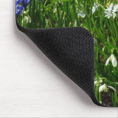 Hillside of Early Spring Flowers Landschaft Mousepad (Ecke)