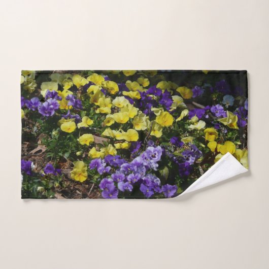 Hillside of Purple and Yellow Pansies Handtuch (Handtuch)