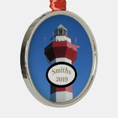 Hilton Head Harbour Town Custom Circle Ornament Aus Metall (Rechts)