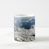 Himalaya-Berge unter Wolken - Tibet Kaffeetasse (Mittel)