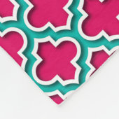 Himbeere Aquamarin Weißes marokkanisches Quarzglas Fleecedecke (Ecke)