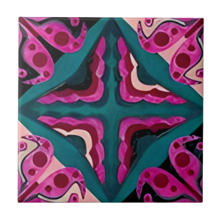 Himbeere harmonisch blumengeschmückte Fliesen