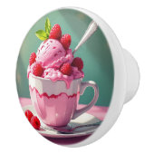 Himbeereis in einer rosa Kaffeetasse Keramikknauf (Rechts)
