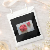 Himbeeren, frisch in einer Schüssel Geschenktütchen (Ausgeschnitten)